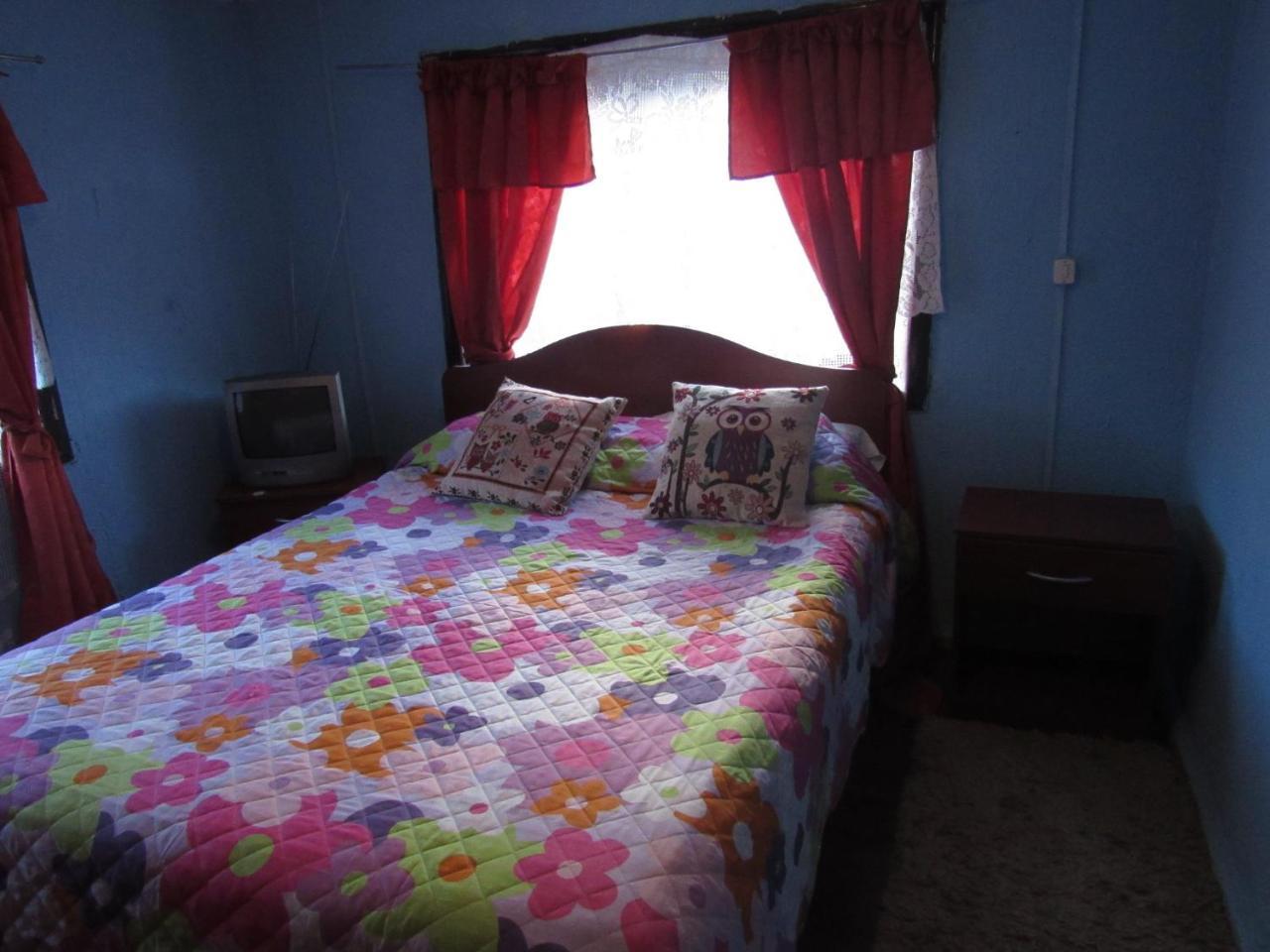 Hostal Y Cabanas Peumayen 푸에르토과달 외부 사진